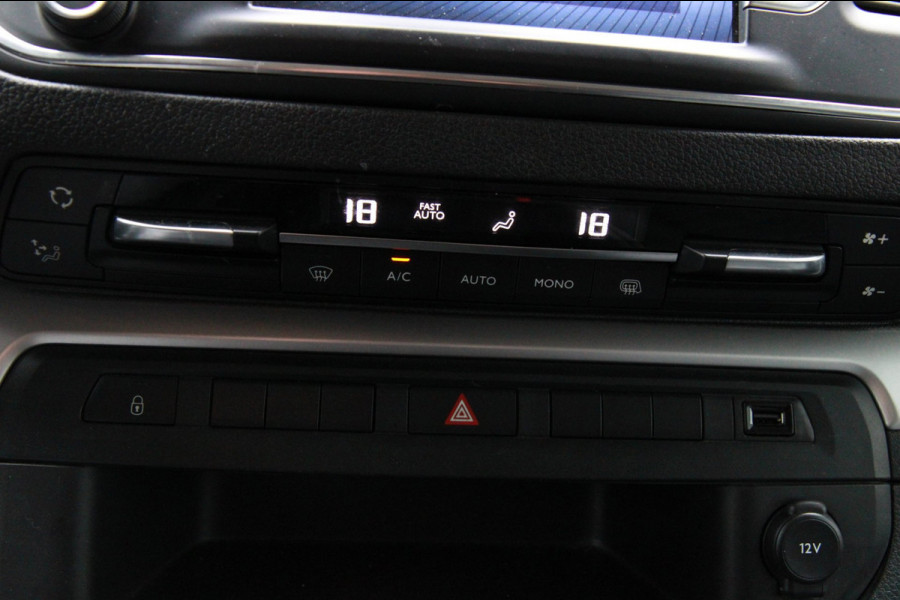 Toyota ProAce Worker 2.0 D-4D Black Line DC / 5 prs / Automaat / Trekhaak / Camera