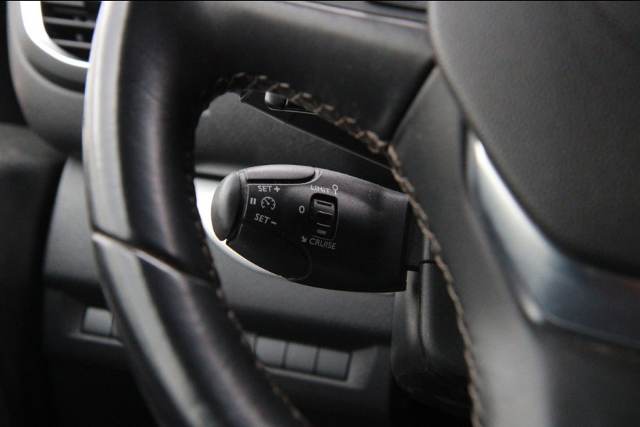 Toyota ProAce Worker 2.0 D-4D Black Line DC / 5 prs / Automaat / Trekhaak / Camera