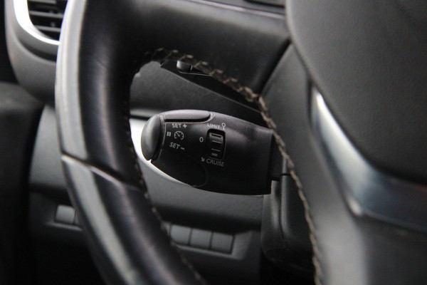 Toyota ProAce Worker 2.0 D-4D Black Line DC / 5 prs / Automaat / Trekhaak / Camera