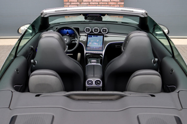 Mercedes-Benz CLE Cabriolet 200 AMG Line | Memory | Distronic | Airscarf | Verwarmd Stuurwiel | Camera | Keyless Go | Dodehoekassistent | Stoelverwarming | Nightpakket |