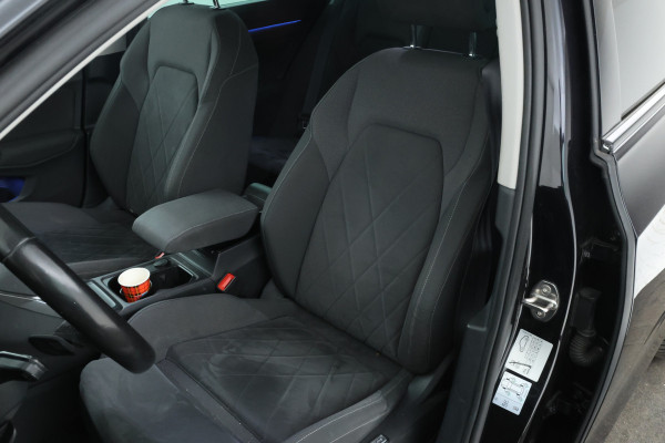 Volkswagen Golf 1.5 eTSI R-Line Panorama, Automaat, Stoel/stuurverwarming