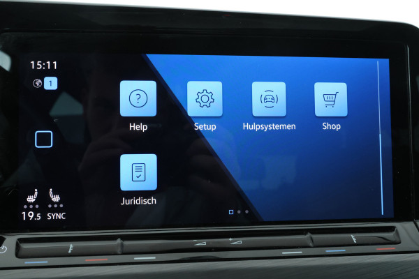 Volkswagen Golf 1.5 eTSI R-Line Panorama, Automaat, Stoel/stuurverwarming