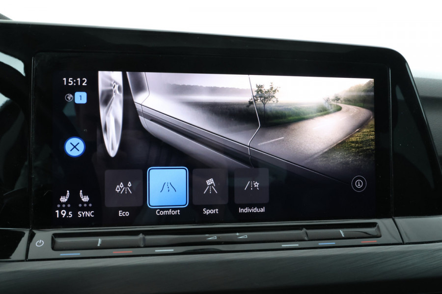 Volkswagen Golf 1.5 eTSI R-Line Panorama, Automaat, Stoel/stuurverwarming