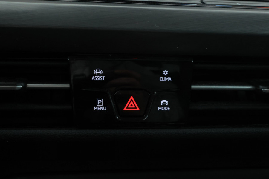 Volkswagen Golf 1.5 eTSI R-Line Panorama, Automaat, Stoel/stuurverwarming