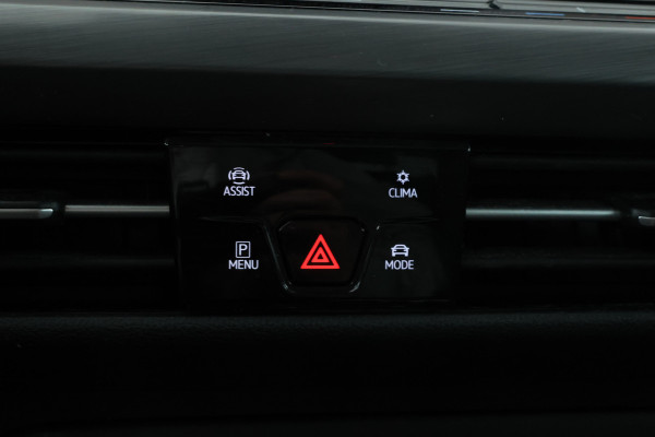 Volkswagen Golf 1.5 eTSI R-Line Panorama, Automaat, Stoel/stuurverwarming