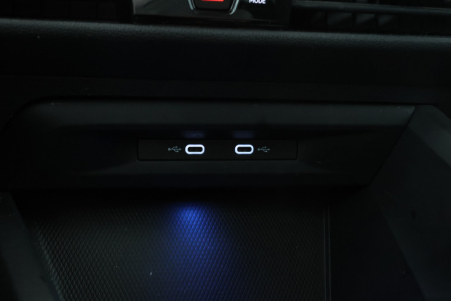 Volkswagen Golf 1.5 eTSI R-Line Panorama, Automaat, Stoel/stuurverwarming