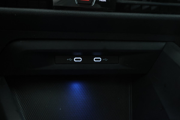 Volkswagen Golf 1.5 eTSI R-Line Panorama, Automaat, Stoel/stuurverwarming