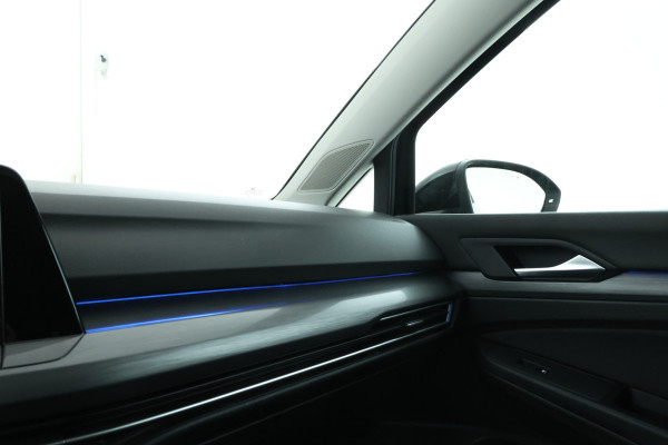 Volkswagen Golf 1.5 eTSI R-Line Panorama, Automaat, Stoel/stuurverwarming