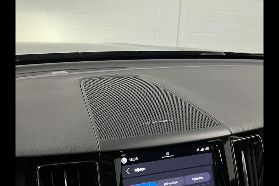 Volvo XC60 2.0 T6 Plug-in hybrid AWD Plus Dark Long range | Trekhaak | Open dak | Adapt. cruise | Stuur-/stoelverwarming | Memory | Harman/Kardon