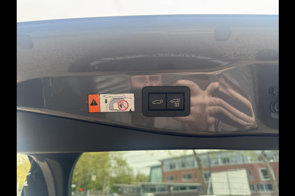 Toyota C-HR 2.0 Plug-in Hybrid 220 Dynamic | Stuur-/ & Stoelverwarming | Dodehoek detectie | Elektrische kofferbak | Parkeersensoren