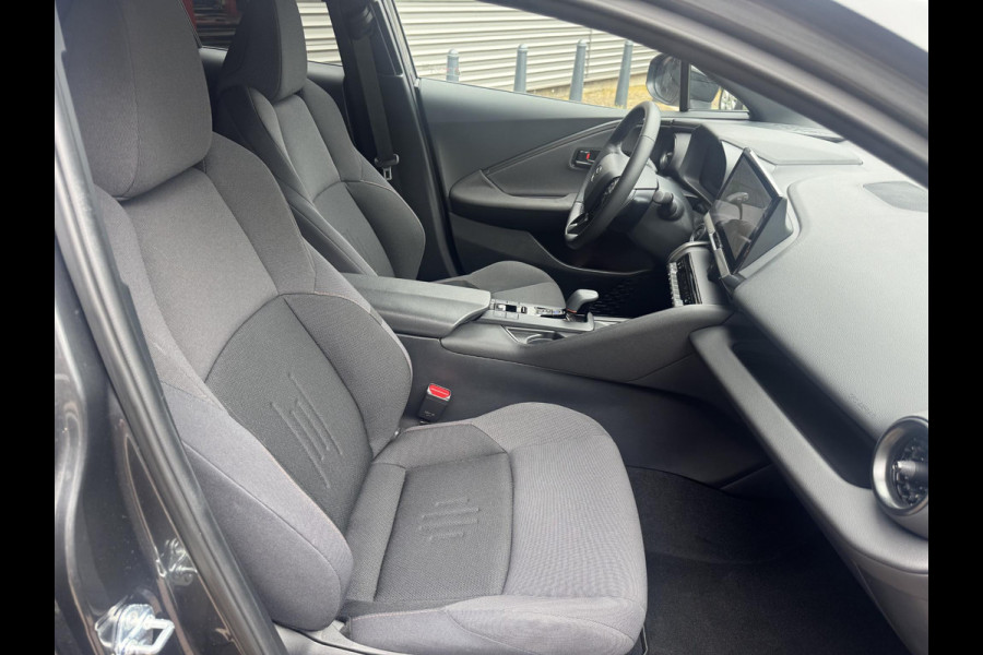 Toyota C-HR 2.0 Plug-in Hybrid 220 Dynamic | Stuur-/ & Stoelverwarming | Dodehoek detectie | Elektrische kofferbak | Parkeersensoren