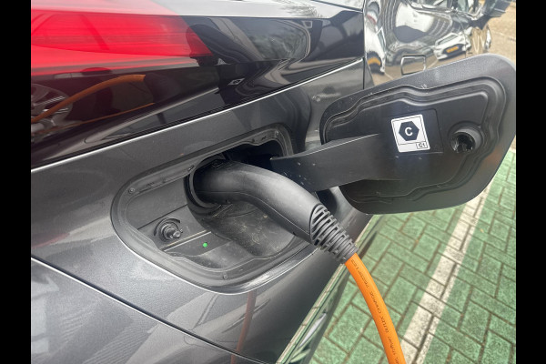 Toyota C-HR 2.0 Plug-in Hybrid 220 Dynamic | Stuur-/ & Stoelverwarming | Dodehoek detectie | Elektrische kofferbak | Parkeersensoren