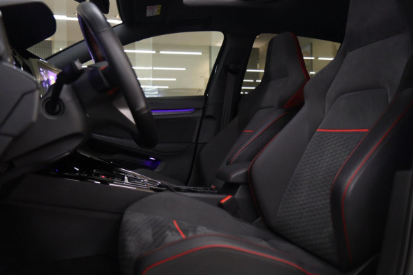 Volkswagen Golf 2.0 TSI GTI CLUBSPORT BLACKSTYLE /PANO/HK/HUD/CARPLAY/IQ/VOLL
