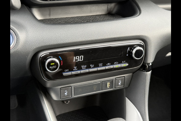 Toyota Yaris 1.5 Hybrid Dynamic | Trekhaak | CarPlay | ACC | Camera | Keyless | 16 inch