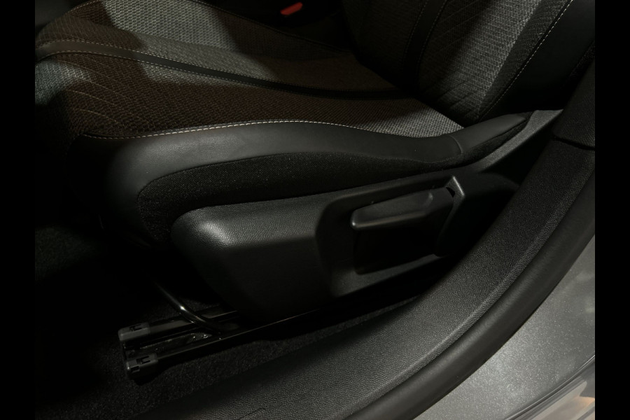 Peugeot e-208 EV Allure 50 kWh Warmtepomp | 3-fase lader | Apple carplay | SOH 99,9%