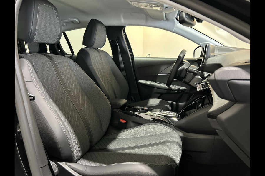 Peugeot e-208 EV Allure 50 kWh Warmtepomp | 3-fase lader | navigatie | achteruitrijcamera | SOH 99%