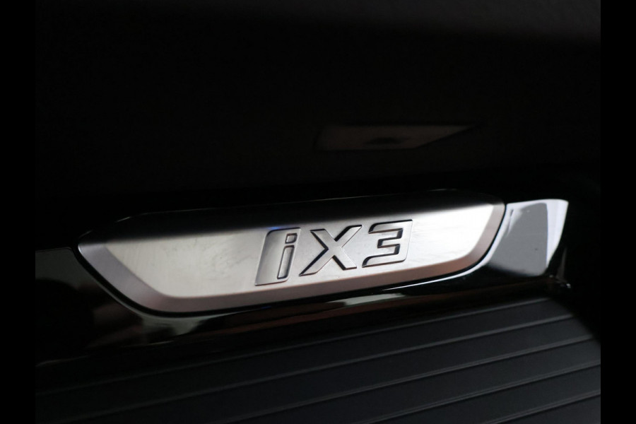 BMW iX3 80 kWh FACELIFT M-SPORT SOH 98,8% + TREKHAAK | SPORTSTOELEN LEDER | PANORAMA | ADAPTIVE CRUISE | MEMORY