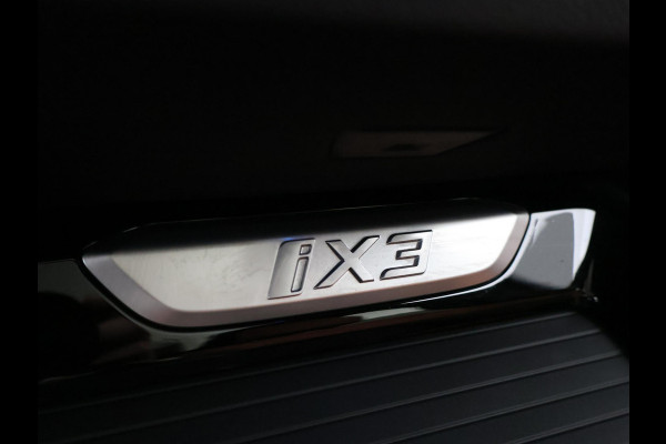 BMW iX3 80 kWh FACELIFT M-SPORT SOH 98,8% + TREKHAAK | SPORTSTOELEN LEDER | PANORAMA | ADAPTIVE CRUISE | MEMORY