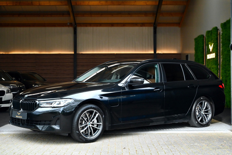 BMW 5 Serie Touring 530e xDrive High Executive - Active Cruise Control - Keyless Entry - Sfeerverlichting - Memory - HiFi -