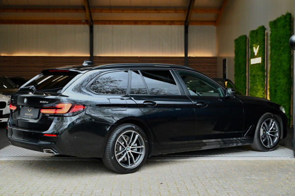 BMW 5 Serie Touring 530e xDrive High Executive - Active Cruise Control - Keyless Entry - Sfeerverlichting - Memory - HiFi -