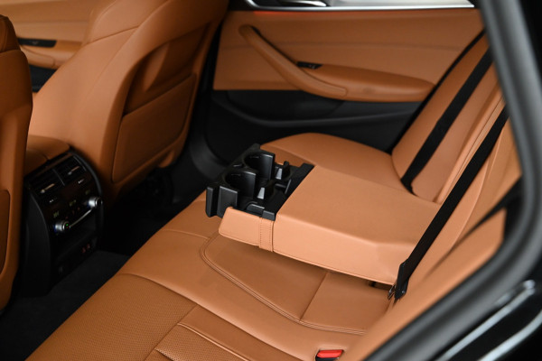 BMW 5 Serie Touring 530e xDrive High Executive - Active Cruise Control - Keyless Entry - Sfeerverlichting - Memory - HiFi -