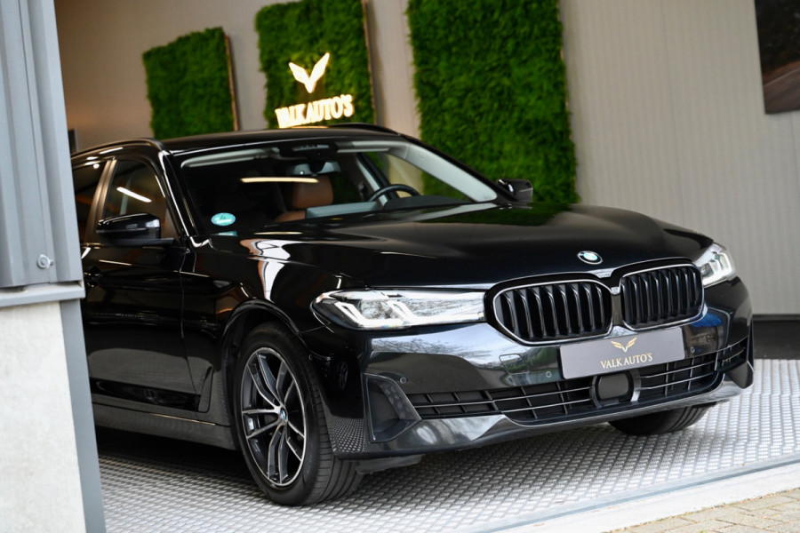 BMW 5 Serie Touring 530e xDrive High Executive - Active Cruise Control - Keyless Entry - Sfeerverlichting - Memory - HiFi -