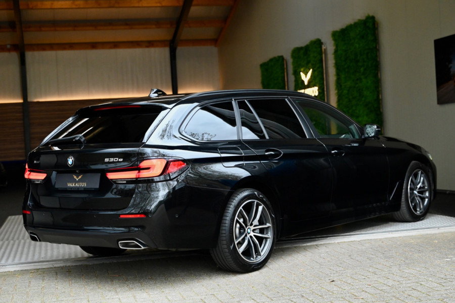 BMW 5 Serie Touring 530e xDrive High Executive - Active Cruise Control - Keyless Entry - Sfeerverlichting - Memory - HiFi -