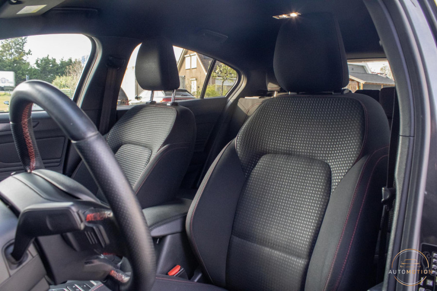 Ford Focus 1.0 EcoBoost ST-Line Camera Keyless Stoelverwarming Carplay Led