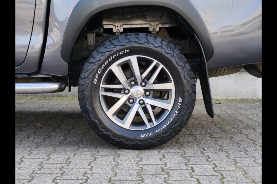 Toyota Hilux 2.4 D-4D-F DOUBLE CAB AUTOMAAT LEER 3200KG TREKHAAK CLIMATE CRUISE