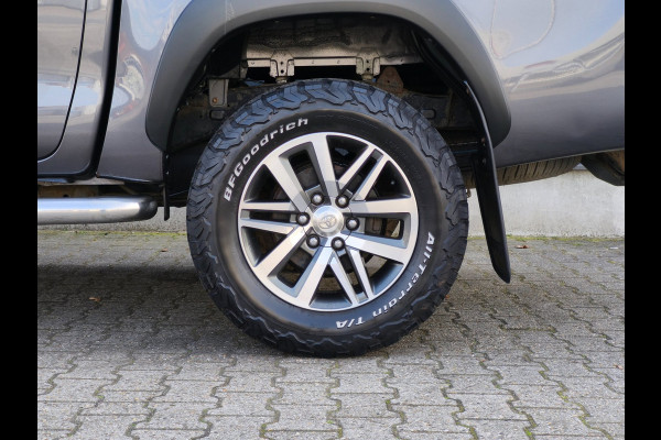 Toyota Hilux 2.4 D-4D-F DOUBLE CAB AUTOMAAT LEER 3200KG TREKHAAK CLIMATE CRUISE