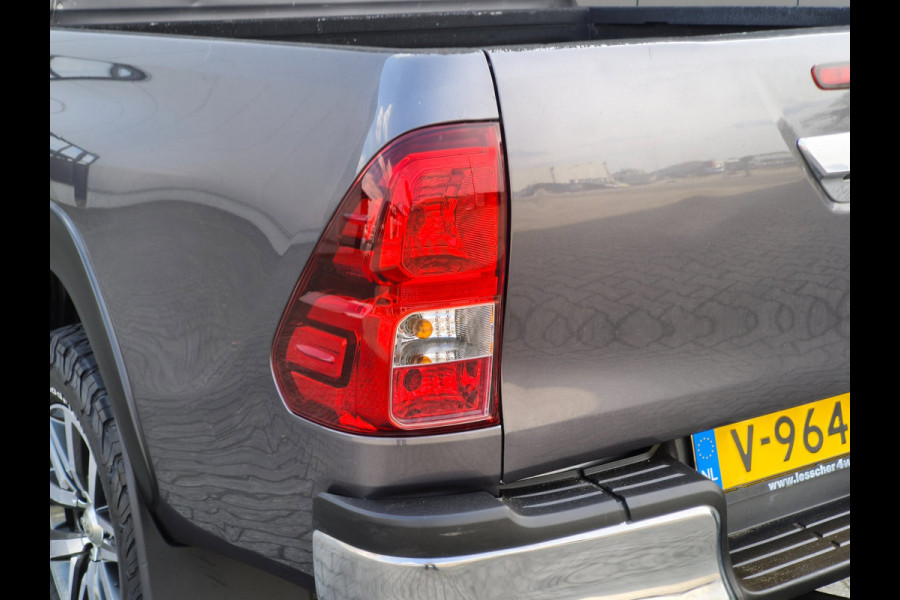 Toyota Hilux 2.4 D-4D-F DOUBLE CAB AUTOMAAT LEER 3200KG TREKHAAK CLIMATE CRUISE