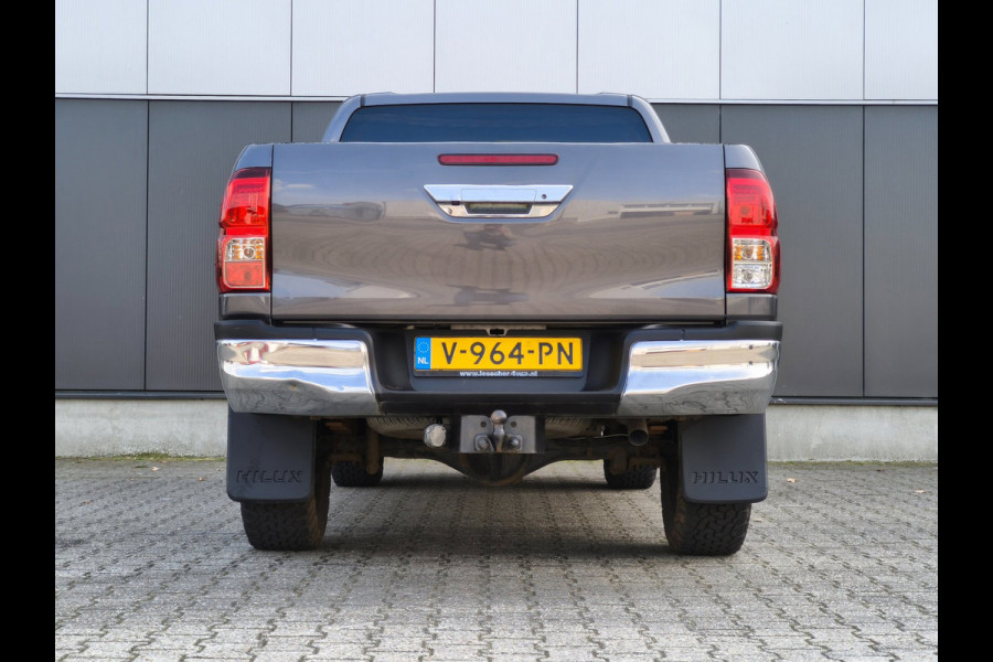Toyota Hilux 2.4 D-4D-F DOUBLE CAB AUTOMAAT LEER 3200KG TREKHAAK CLIMATE CRUISE
