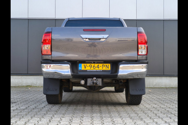 Toyota Hilux 2.4 D-4D-F DOUBLE CAB AUTOMAAT LEER 3200KG TREKHAAK CLIMATE CRUISE