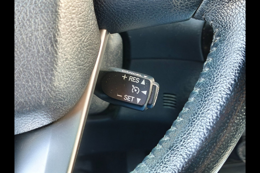 Toyota Hilux 2.4 D-4D-F DOUBLE CAB AUTOMAAT LEER 3200KG TREKHAAK CLIMATE CRUISE