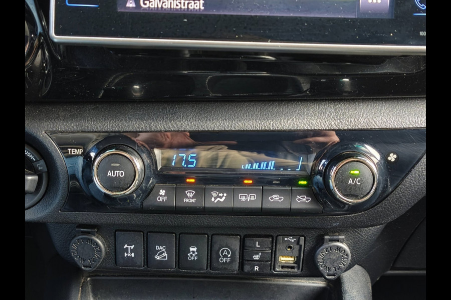 Toyota Hilux 2.4 D-4D-F DOUBLE CAB AUTOMAAT LEER 3200KG TREKHAAK CLIMATE CRUISE