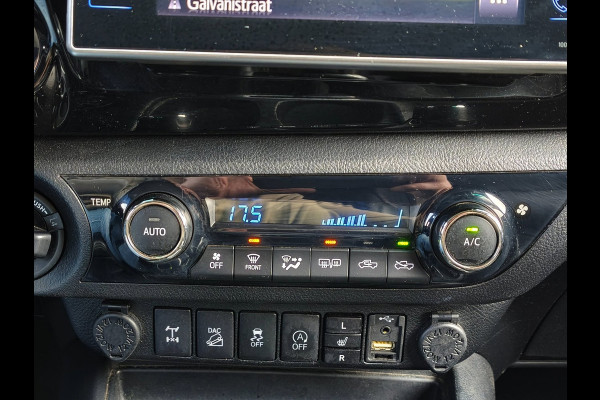 Toyota Hilux 2.4 D-4D-F DOUBLE CAB AUTOMAAT LEER 3200KG TREKHAAK CLIMATE CRUISE