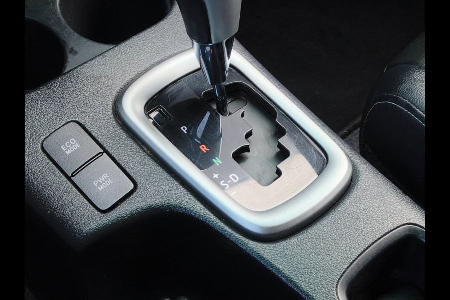 Toyota Hilux 2.4 D-4D-F DOUBLE CAB AUTOMAAT LEER 3200KG TREKHAAK CLIMATE CRUISE