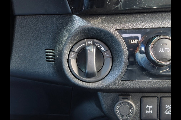 Toyota Hilux 2.4 D-4D-F DOUBLE CAB AUTOMAAT LEER 3200KG TREKHAAK CLIMATE CRUISE