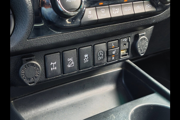 Toyota Hilux 2.4 D-4D-F DOUBLE CAB AUTOMAAT LEER 3200KG TREKHAAK CLIMATE CRUISE
