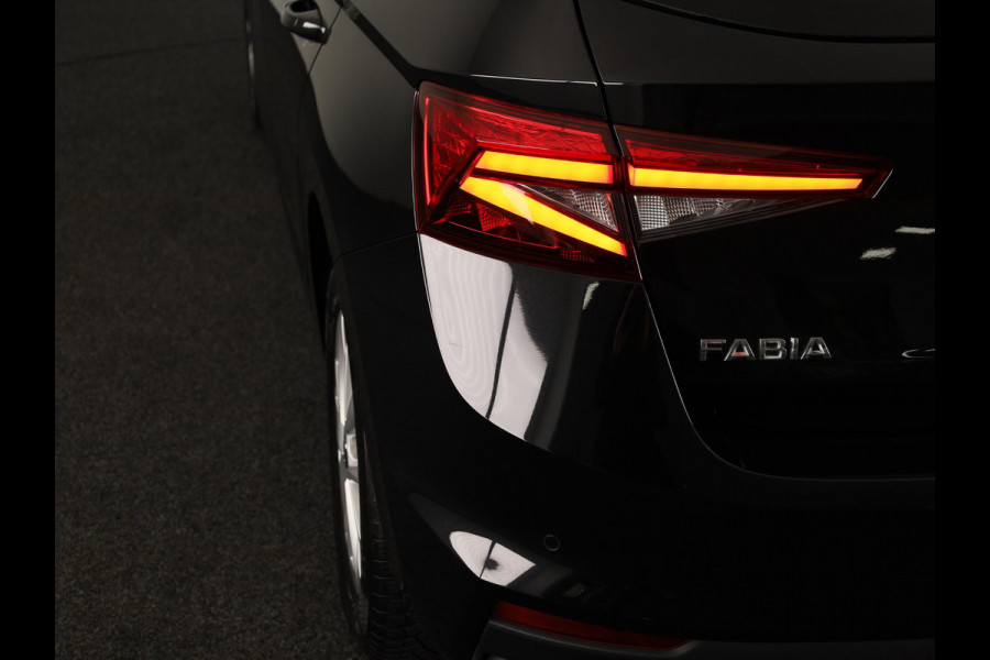 Škoda Fabia 1.0 TSI Business Edition 95 pk | Verlengde garantie | Navigatie via App | Parkeersensoren | Achteruitrijcamera | Stoelverwarming |