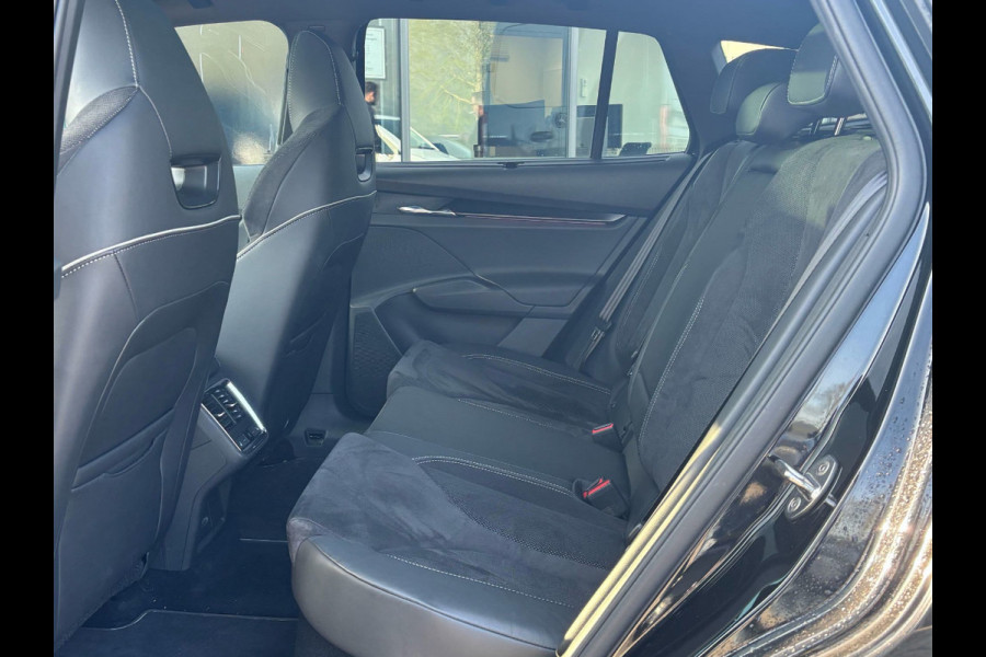 Škoda ENYAQ iV 80 Sportline / Full option! / Trekhaak / Panoramadak / 360Camera / Head-up / Leder&Alcantara / 21'' / CarPlay / Stoelverwarming 4x / Dodehoek / DAB / ACC / Warmtepomp / Zonescherm Zijruiten