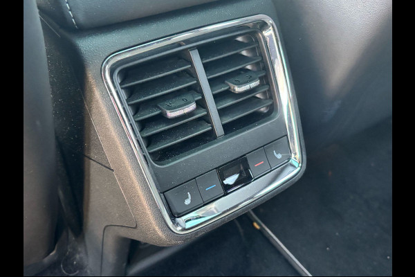 Škoda ENYAQ iV 80 Sportline / Full option! / Trekhaak / Panoramadak / 360Camera / Head-up / Leder&Alcantara / 21'' / CarPlay / Stoelverwarming 4x / Dodehoek / DAB / ACC / Warmtepomp / Zonescherm Zijruiten