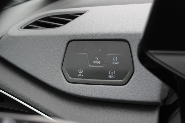 Volkswagen ID.3 Pure 45 kWh / CarPlay / Parkeerhulp V+A / 18'' / Stuur+Stoelverwarming / DAB / ACC / Warmtepomp