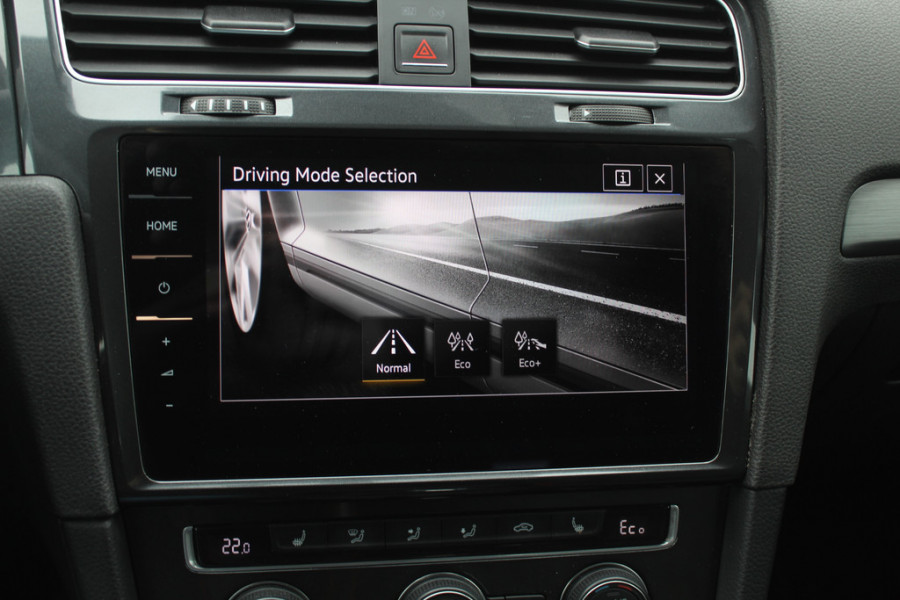 Volkswagen e-Golf e-Golf / Warmtepomp / Camera / Virtual Cockpit / Navigatie / 16'' / DAB / Stoelverwarming / ACC / CarPlay