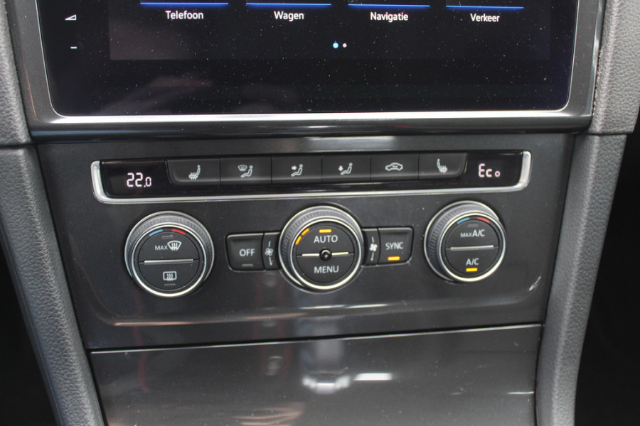 Volkswagen e-Golf e-Golf / Warmtepomp / Camera / Virtual Cockpit / Navigatie / 16'' / DAB / Stoelverwarming / ACC / CarPlay