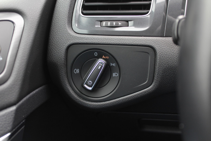 Volkswagen e-Golf e-Golf / Warmtepomp / Camera / Virtual Cockpit / Navigatie / 16'' / DAB / Stoelverwarming / ACC / CarPlay