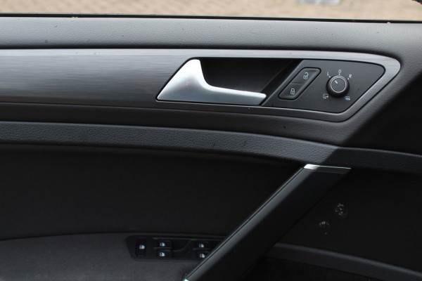 Volkswagen e-Golf e-Golf / Warmtepomp / Camera / Virtual Cockpit / Navigatie / 16'' / DAB / Stoelverwarming / ACC / CarPlay