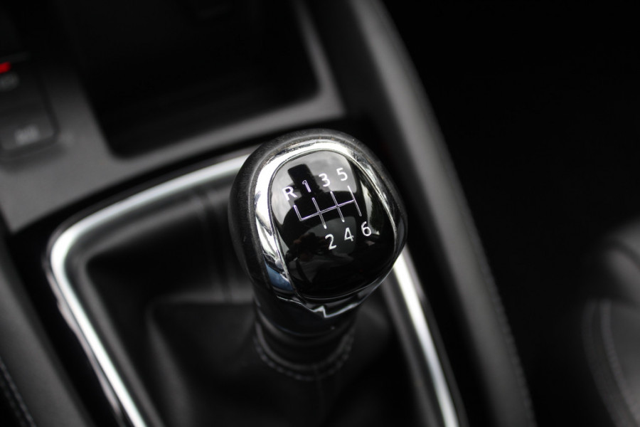 Nissan QASHQAI 1.2 Tekna / Trekhaak / Panoramadak / 360Camera / Navigatie / Keyless / Dodehoek / Cruise Control / DAB / 19''