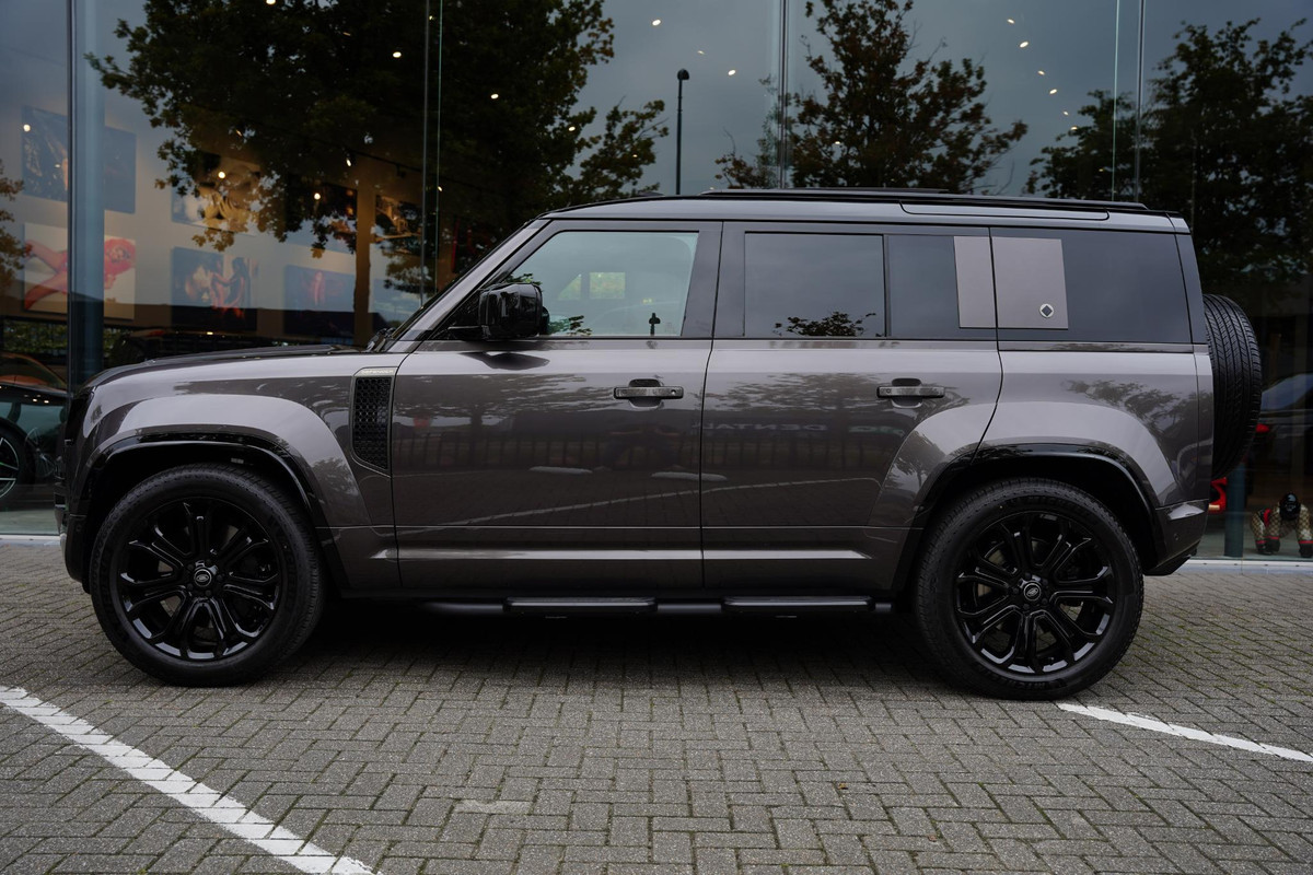 Land Rover Defender 110 P 635 V 8 Octa One of One VERKOCHT