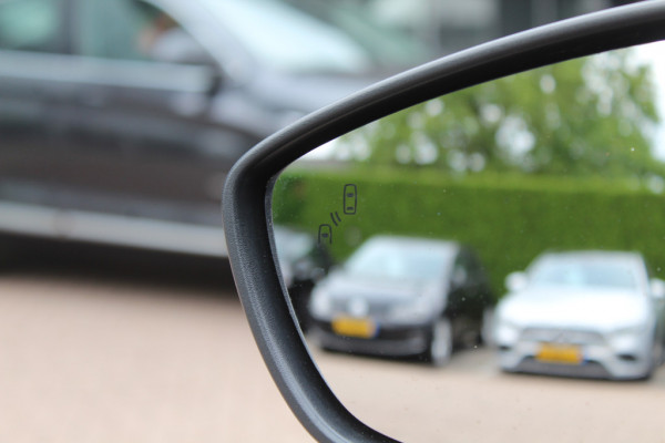 Ford Focus 1.0 EcoBoost Titanium Business / Camera / Head-up / CarPlay / Keyless / 18'' / Navigatie / Dodehoek / DAB / ACC